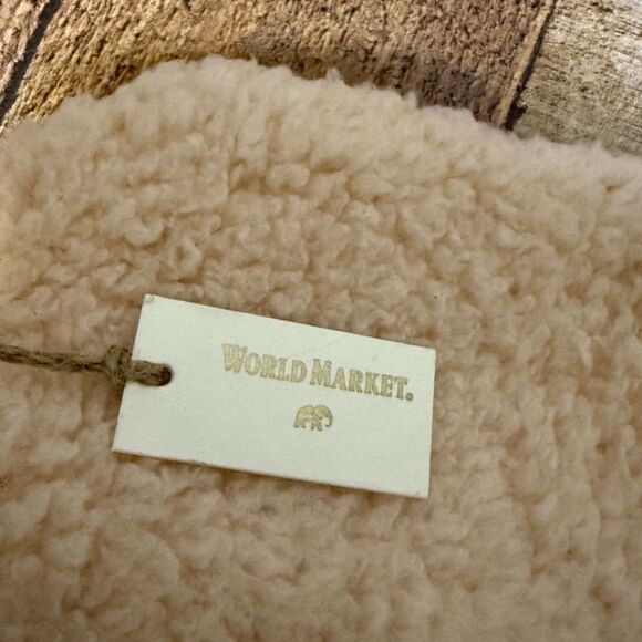 Hot water bottle with sherpa cover new! - Picture 5 of 6